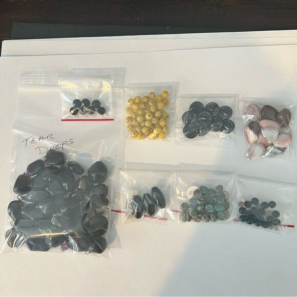 8 Bundles/Semi-precious Assorted Teardrop & Round Beads Jewelry making supplies - Picture 1 of 13